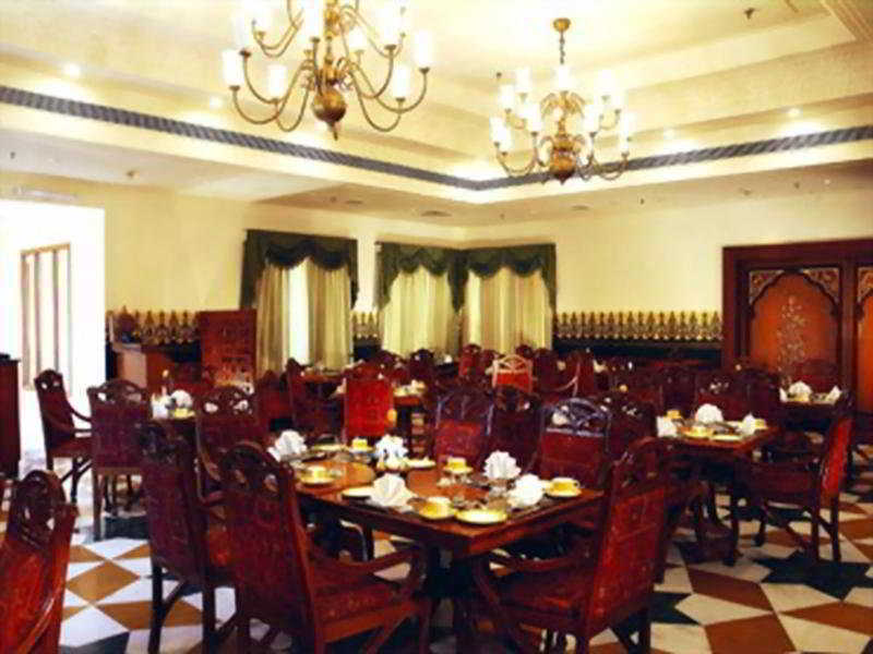 The Ummed Jodhpur Palace Resort & Spa Ресторан фото